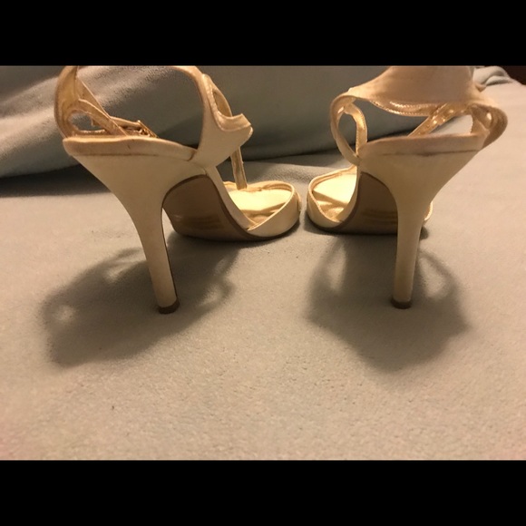 Off white satin strappy heels 👠 7.5 new, no box - Picture 7 of 8